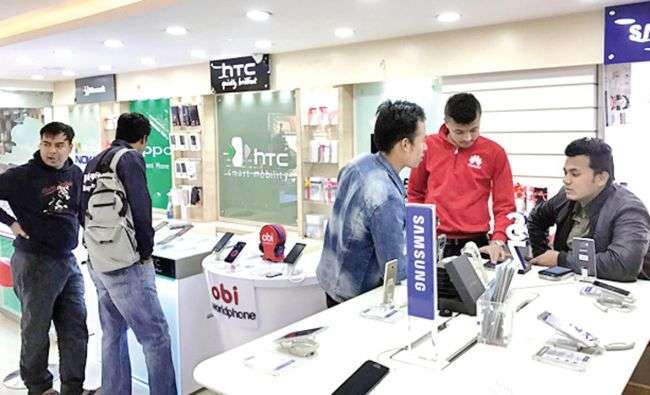 Apple World Providing Anniversary Discount