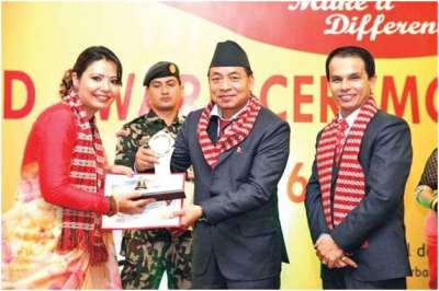 Lions Club Distributes Award 