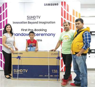 Him Electronics Hands Over Samsung SUHD TV to First Pre-Booker 