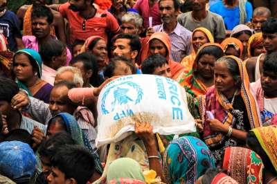 WFP Starts Distributing Food to Flood-Hit People