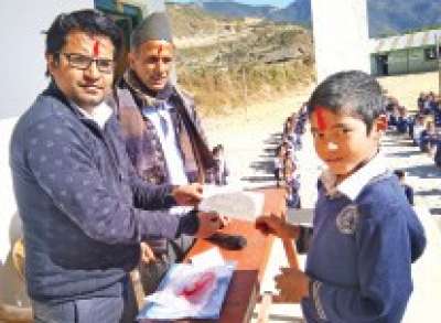 Civil Bank Provides Scholarship