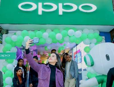 OPPO A7 Available in Market