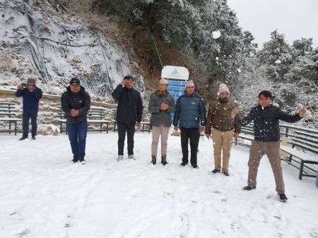 Westerly Winds Bring Light Rain, Snowfall