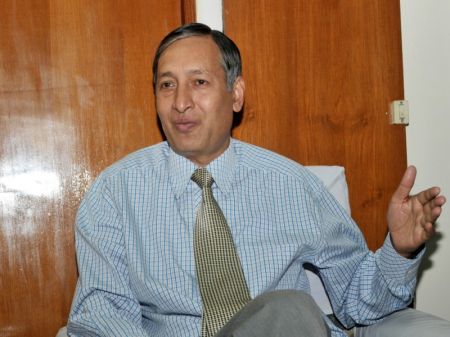 Finance Minister in UK to Solicit Support
