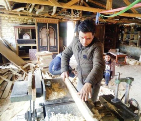 Carpenter Generates Monthly Income of Rs 500,000 from Furniture Business