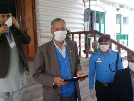 Government Allows its Citizens Stranded Across the Border to Enter Nepal