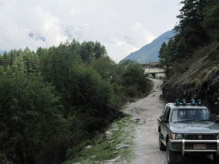 Government Allocates Rs 200 billion to Build 4000 km Roads in Local Units