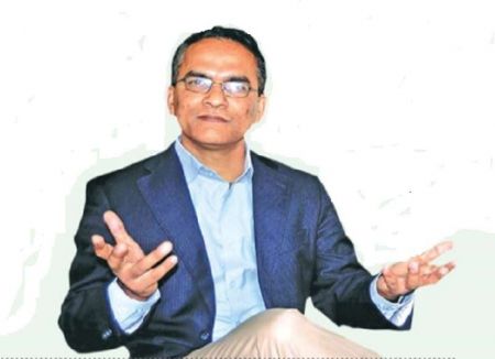 NPC Vice Chairman Takes Oath of Office