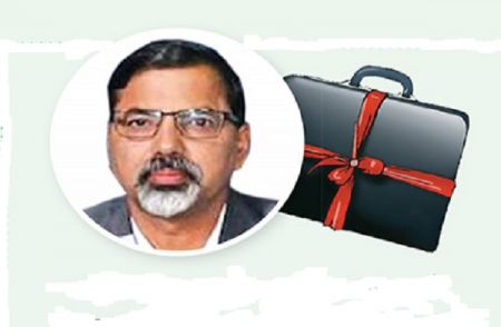 Finance Minister Holds High-Level Discussions to Implement New Budget